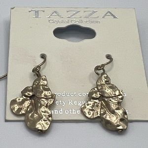 Tazza‎ leaf drop earrings NWT